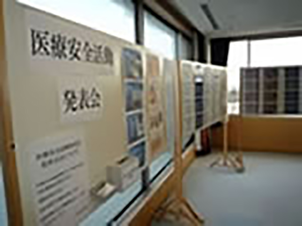 ポスター掲示風景