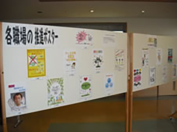ポスター掲示風景